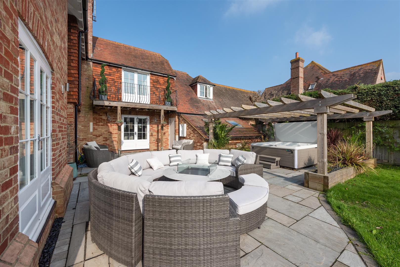 7 Bed, 4 Bath Property For Sale in The Leas, Chestfield, CT5 3LB